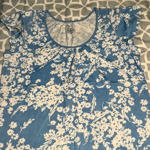 Gap medium flutter sleeve floral top